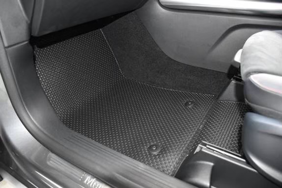 พรมปูพื้นรถยนต์ BENZ GLA W247 ปี2020-27 พรมกระดุมเล็ก รีดขอบ เข้ารูป ตรงรุ่นรถ