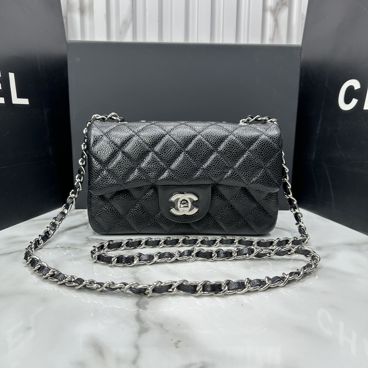 ORI หนังแท้ | CHANEL Classic 20cm shoulder bag กระเป๋าสะพายรุ่นยอดนิยม หรูหราระดับตำนาน สวยงามเหนือกาลเวลา