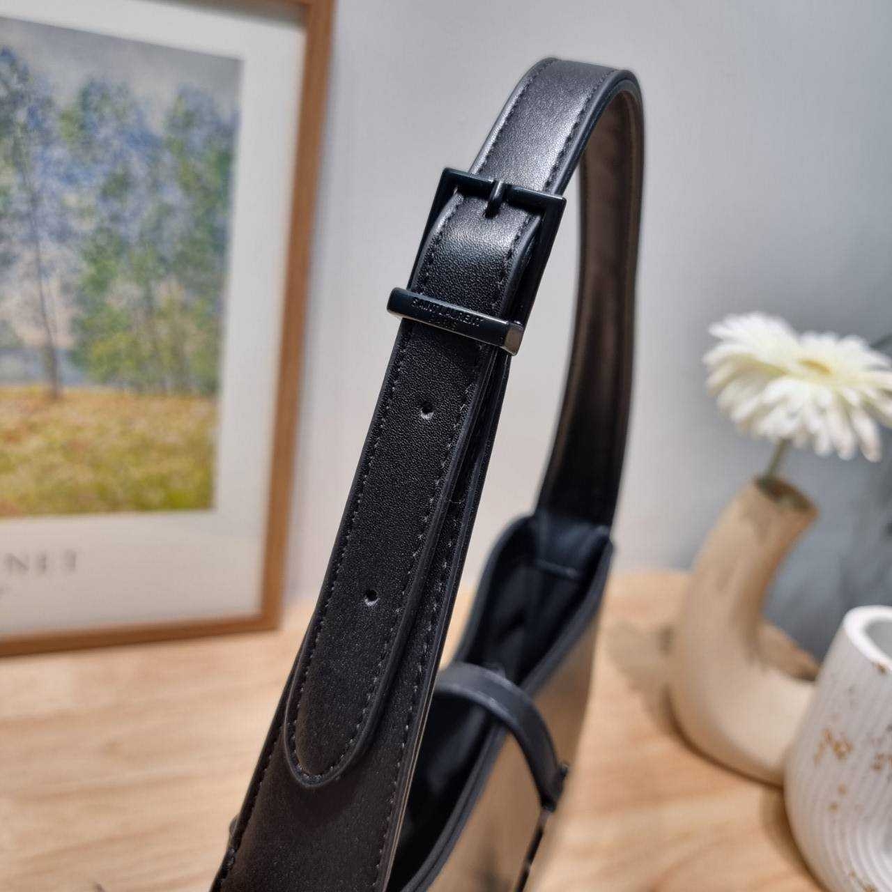 YSL le 5 À 7 in shiny leather bag กระเป๋าสะพายไหล่ตัวแม่ คลาสสิค ดีเทลหรู สวยครบทุกมุม ตอบโจทย์สาวๆทุกไลฟ์สไตล์