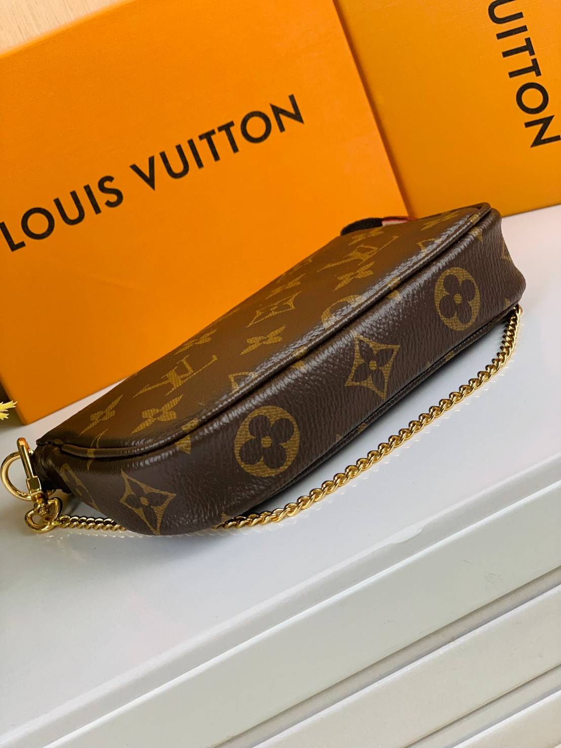 หนังแท้ LOUIS VUITTON MINI POCHETTE ACCESSOIRES BAG / LV POCHETTE พร้อมส่งที่ไทย งานหนังแท้ทั้งใบ ออริจินอลเกรด ภาพสินค้าถ่ายจากงานขายจริง ใช้งานต่างประเทศได้