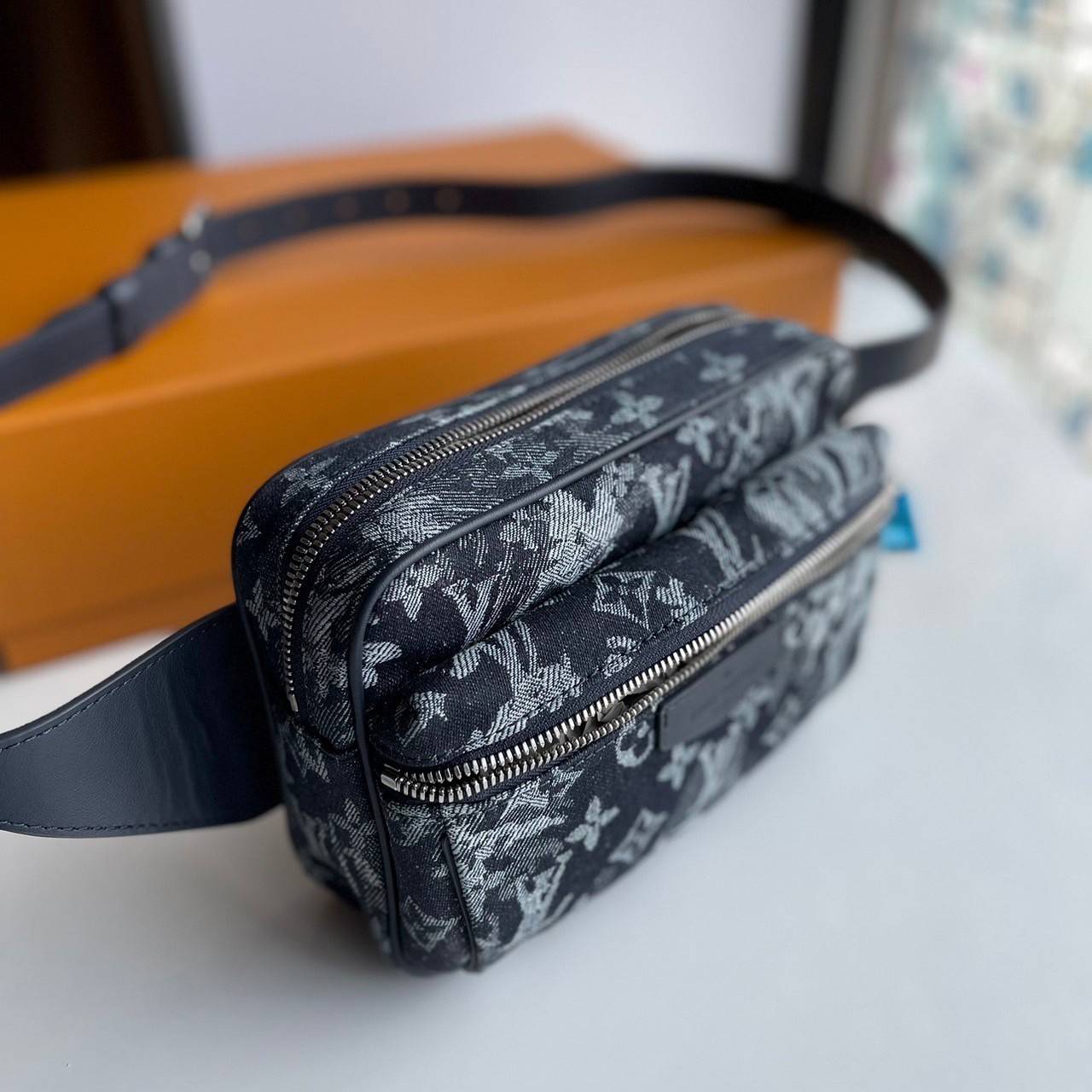 LV Outdoor Bumbag Denim Monogram Waist Bag / LV Belt Bag เกรดเทพออริจินอล 1:1 ใช้งานต่างประเทศได้ พร้อมส่งที่ไทย