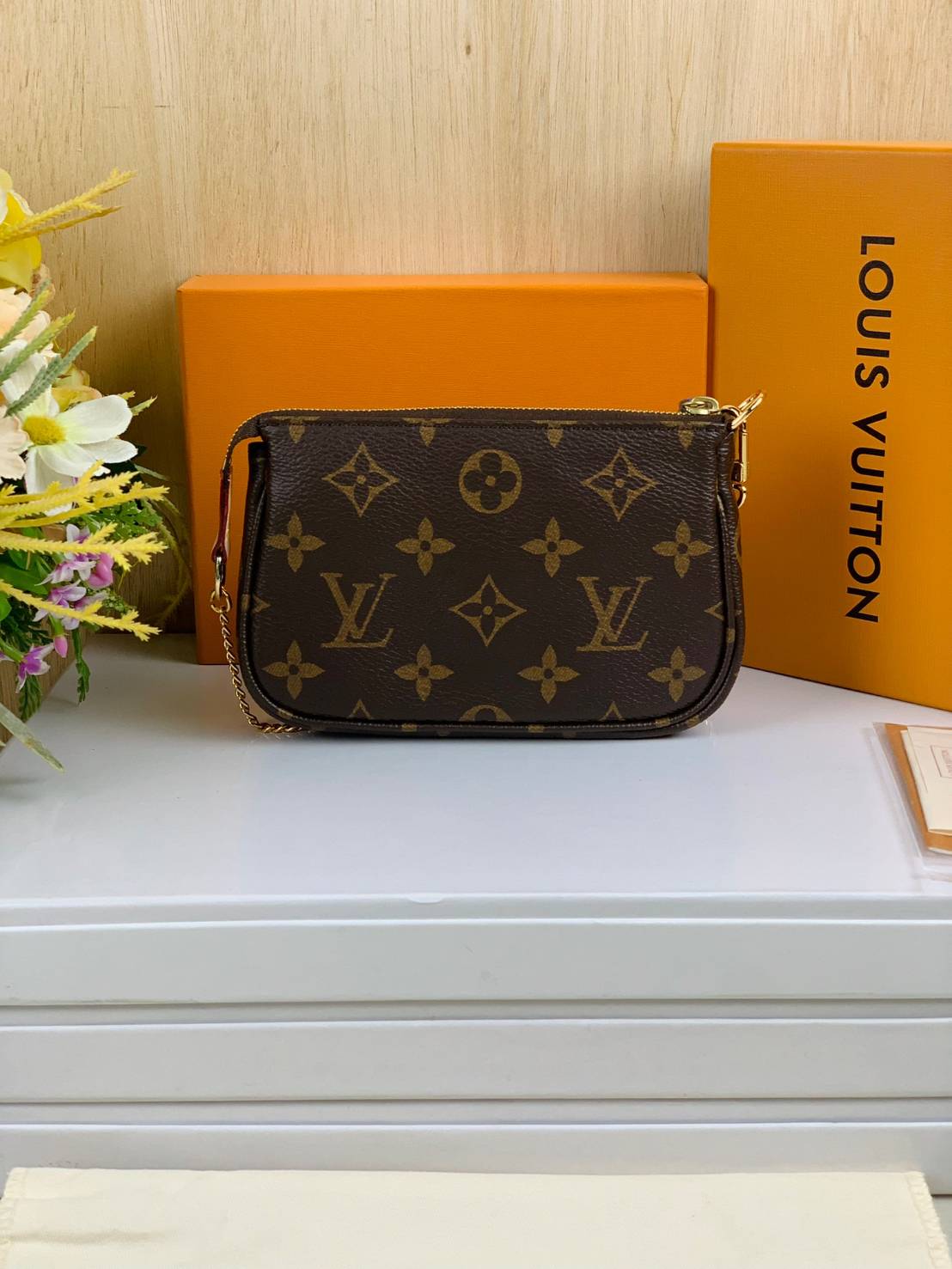 หนังแท้ LOUIS VUITTON MINI POCHETTE ACCESSOIRES BAG / LV POCHETTE พร้อมส่งที่ไทย งานหนังแท้ทั้งใบ ออริจินอลเกรด ภาพสินค้าถ่ายจากงานขายจริง ใช้งานต่างประเทศได้