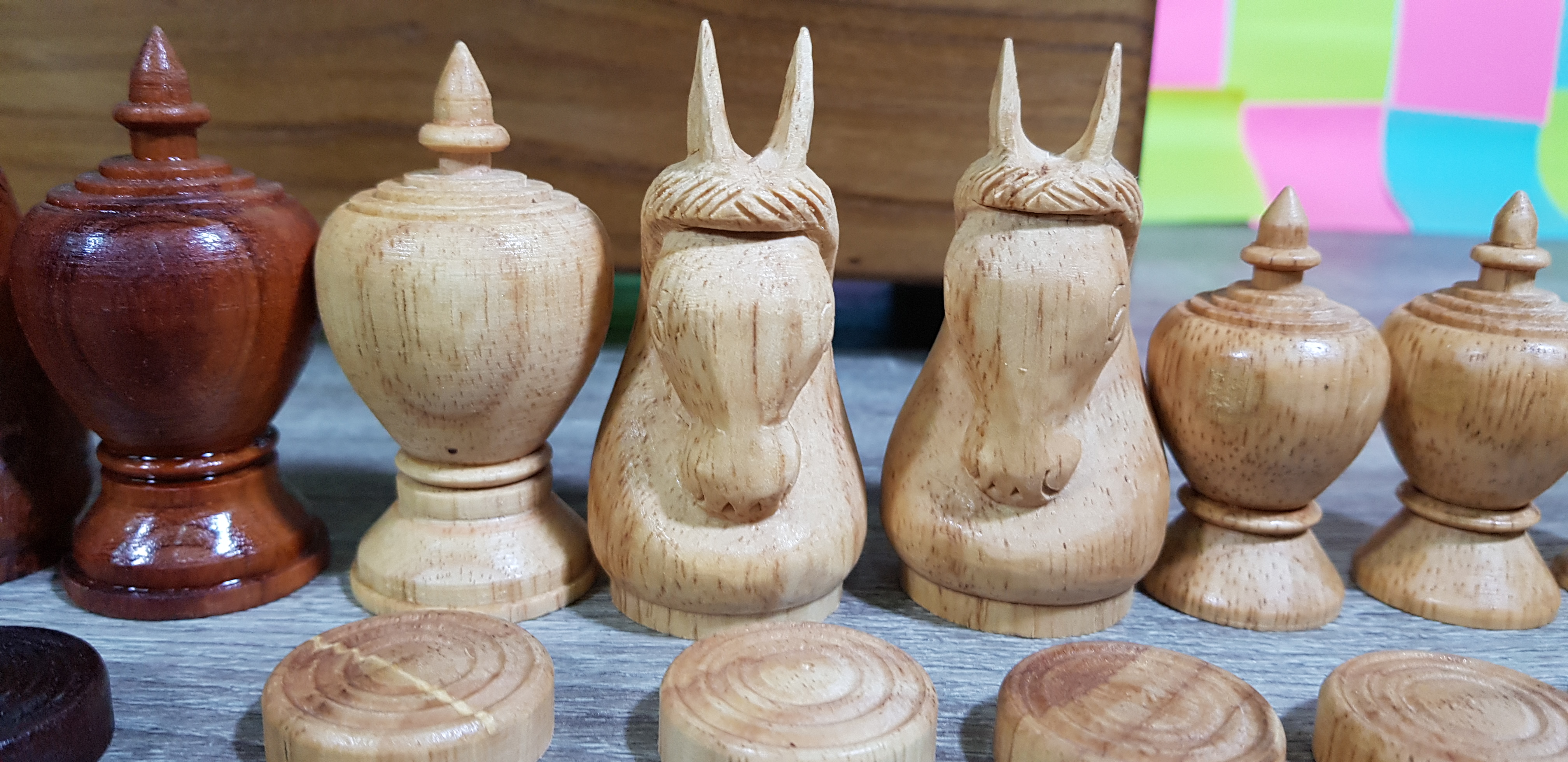 ชุดหมากรุกไทยชุดราเธยะพร้อมกล่องไม้แบบมีช่อง