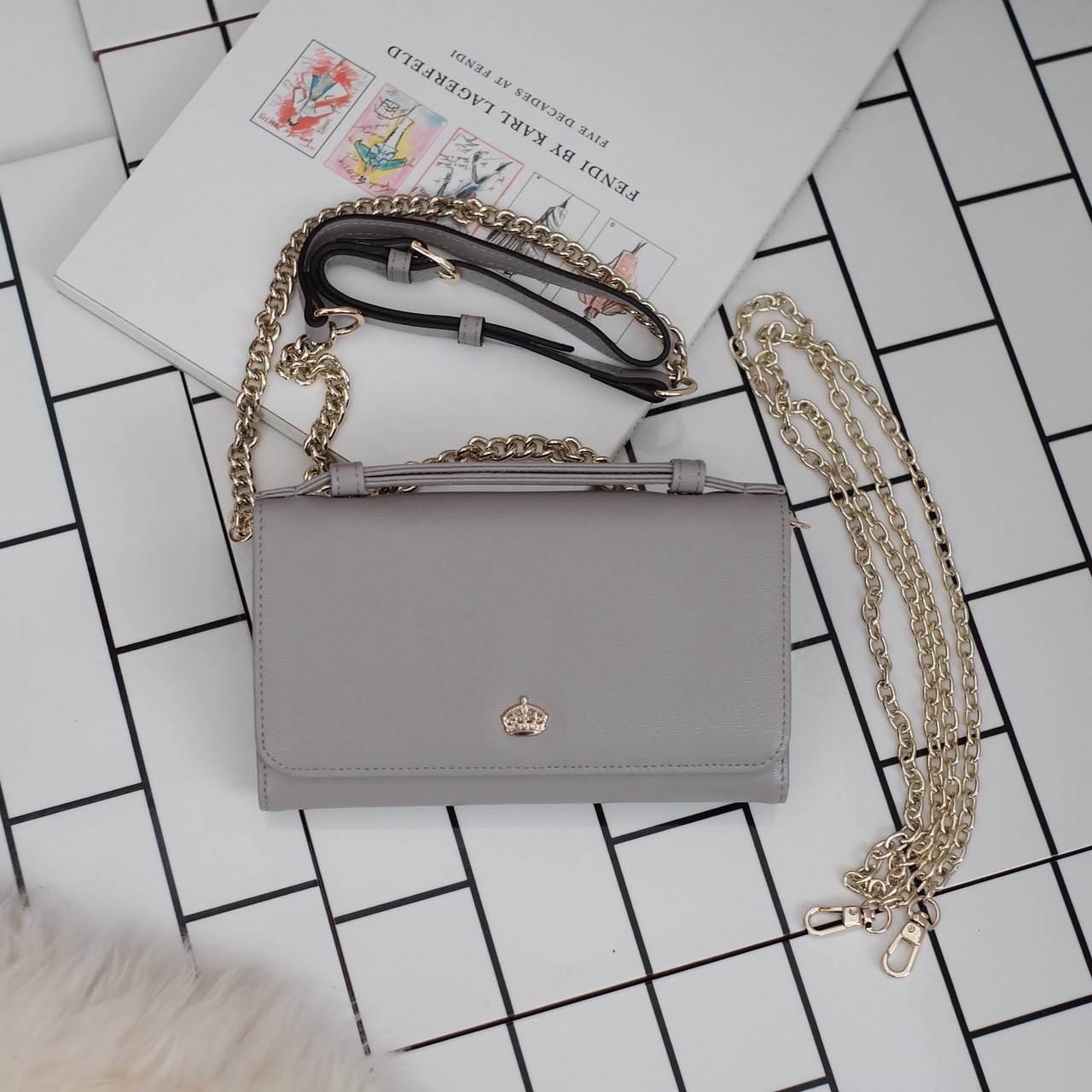 รุ่นขายดี **หนังวัวแท้สวยมาก KEEP • Ari • กระเป๋า สตางค์ยาว ปรับเป็นคลัช หรือถือ สะพาย ก้อได้หมด ขนาด กะลังดี ทรงสวย แค่ใบเดียวจบ! หนังคุณภาพเยี่ยม ภายใน จุของคุ้ม ใส่บัตร ใส่มือถือได้ทุกรุ่น ใบนี้ จะแต่งกับ Look ไหนก้อเข้ากันได้ดีแน่นอนค๊า Don't mis