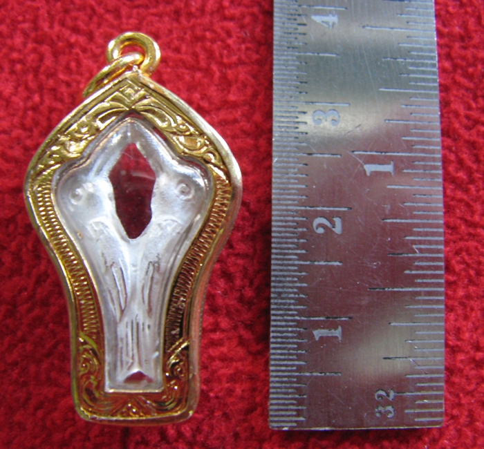 จี้สาริกาลิ้นทอง เนื้อเงินพ่นทราย เลี่ยมกรอบใหญ่ทองไมครอน พร้อมกล่องกำมะหยี่และใบคาถาค่ะ