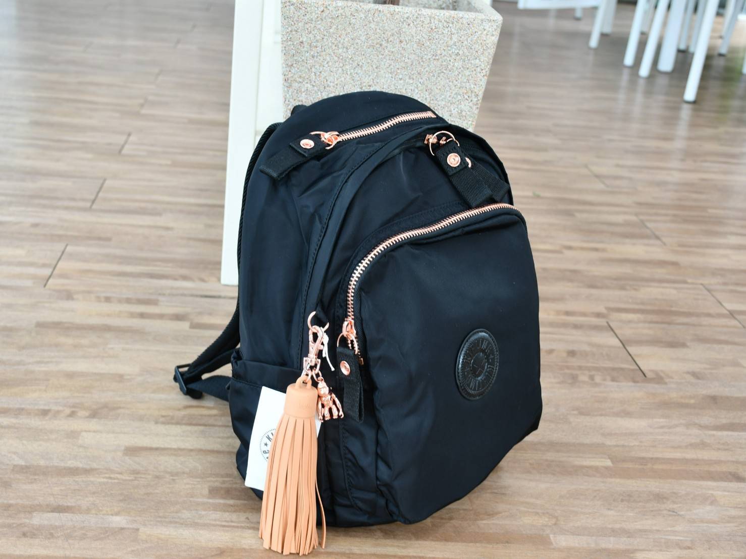 KIPLING Delia Medium Backpack with Front Pocket and top handle กระเป๋าเป้ไซส์ขนาดกลาง วัสดุ Polyester100% อะไหล่สี Rose gold พวงกุญแจmonkeyและพู่หนังrubber เพิ่มความหรูหรา