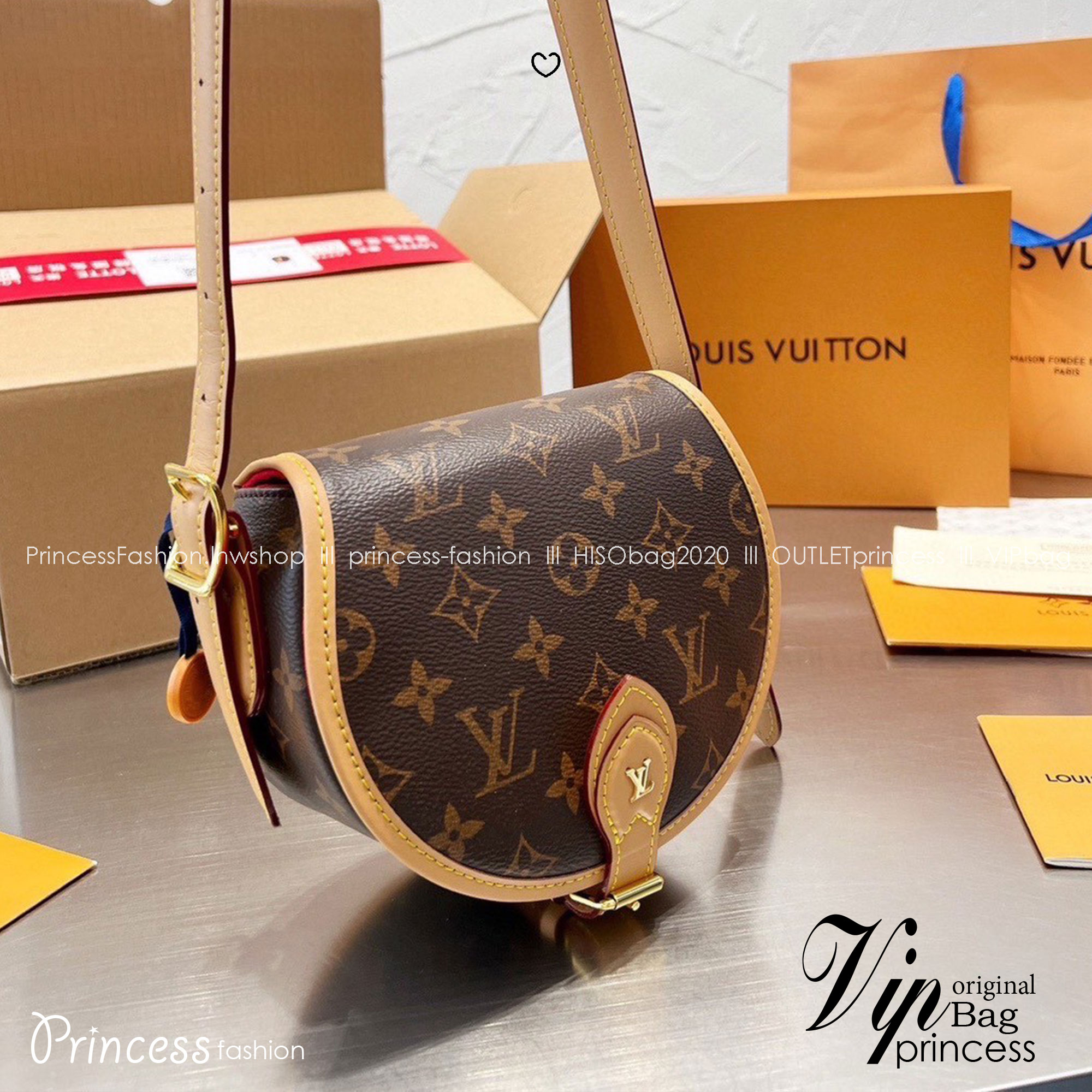 LV Tambourine Monogram Canvas Bag กระเป๋าสะพายทรงสวย ใบเล็กน่ารัก ดีไซน์คลาสสิค วัสดุหนังแคนวาส เปิด-ปิดกระเป๋าด้วยอะไหล่สายคาด สายสะพายในตัว ปรับได้