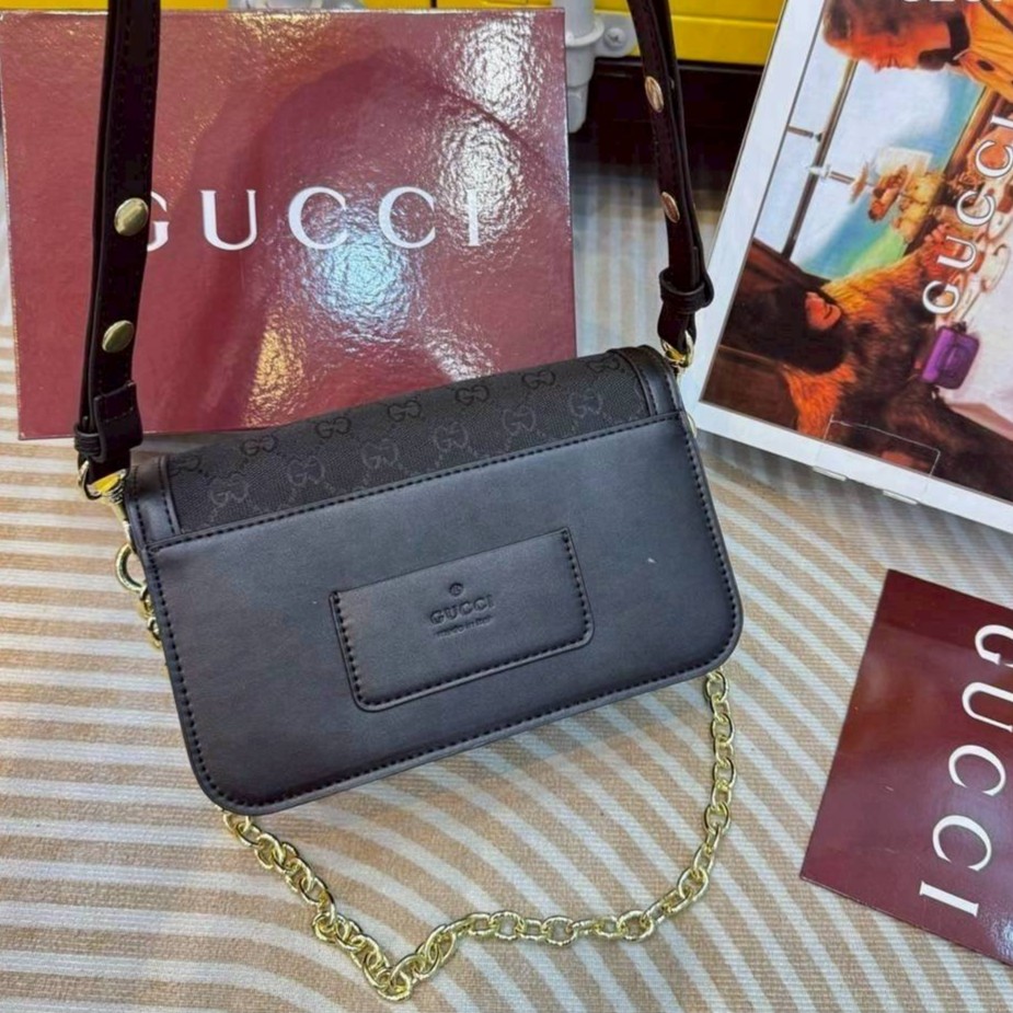 GUCCI Go small shoulder bag กระเป๋าสะพายไหล่ใหม่ล่าสุด พร้อมสาย 2 เส้น สายโซ่และสายหนังถอดได้ ทรงคลาสสิคสวยผู้ดี ตัวกระเป๋าเป็นงานผ้าทอลายโลโก้