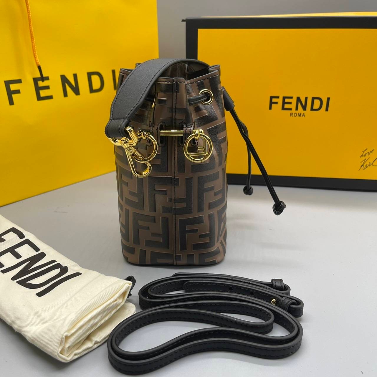 หนังแท้ FENDI Mon Tresor Brown leather mini-bag / FENDI MON TRESOR BUCKET BAG พร้อมส่งที่ไทย ภาพสินค้าถ่ายจากงานขายจริง ใช้งานต่างประเทศได้ค่ะ Small Mon Tresor bucket bag