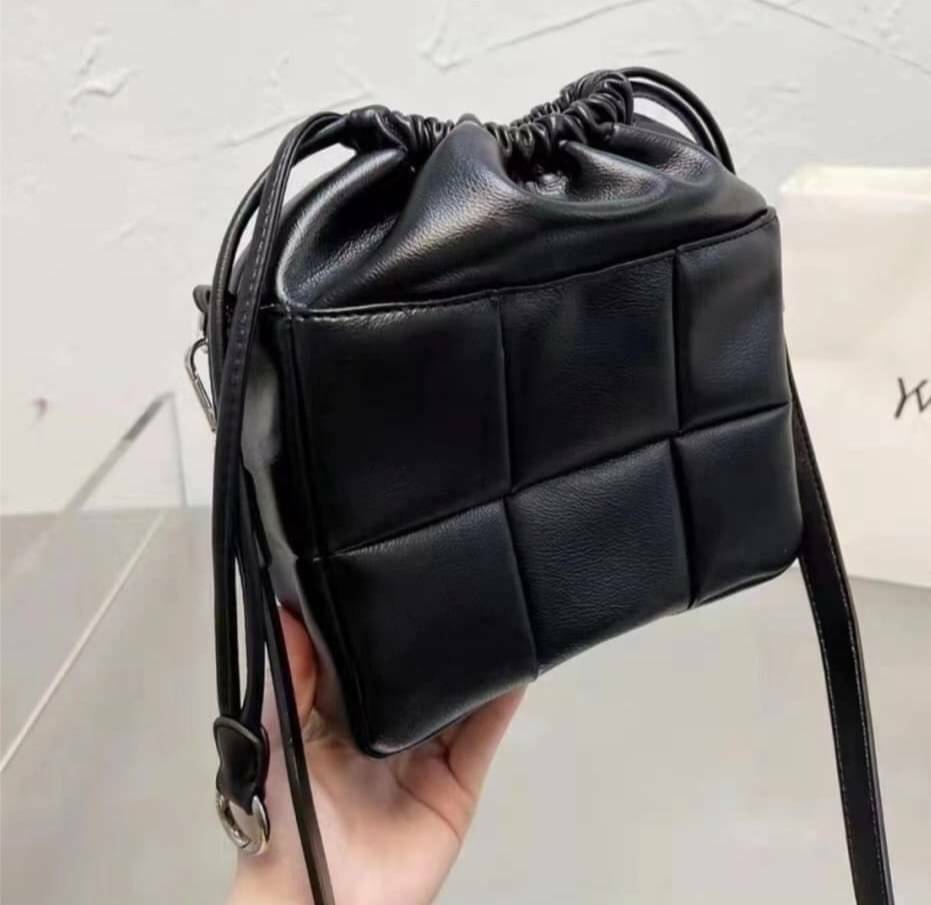 VIP 🥂 YSL Saint Laurent Striped Bucket Bag 9" / YSL Bucket Bag ภาพสินค้าถ่ายจากงานขายจริง พร้อมส่ง