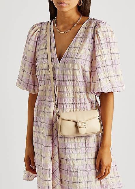 Coach Pillow Tabby Shoulder Bag 18 หนัง nappa หนานิ่ม นุ่มมากๆ รุ่นใหม่ล่าสุดค่ะ! พร้อมโลโก้รุ่นใหม่ด้วยเช่นกัน เพิ่มความหรู ดูดีเข้าไปอีกค่ะ เปิดปิดกระเป๋าแบบกระดุมแมาเหล็ก ภายในมีช่องใส่ของสองช่อง; สามารถใส่กระเป๋าเงินใบสั้นได้;พาสปอร์ตได้;มือถือได้ ค่ะ