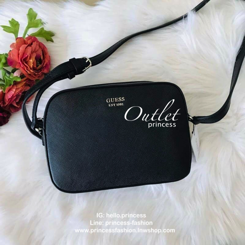 GUESS ZIP TOP KAMRYN CROSSBODY BAG กระเป๋าสะพายรุ่นยอดนิยม วัสดุ PU คุณภาพดี น้ำหนักเบา ด้านหน้าประดับด้วยโลโก้แบรนด์สุดหรู เปิดปิดกระเป๋าด้วยซิปสะดวกใช้ ด้านในโล่งกว้างมีช่องซิปและช่องใส่บัตร สามารถใส่มือถือได้ทุกรุ่น กระเป๋าสตางค์ใบสั้นได้ ซับในลายแบรนด