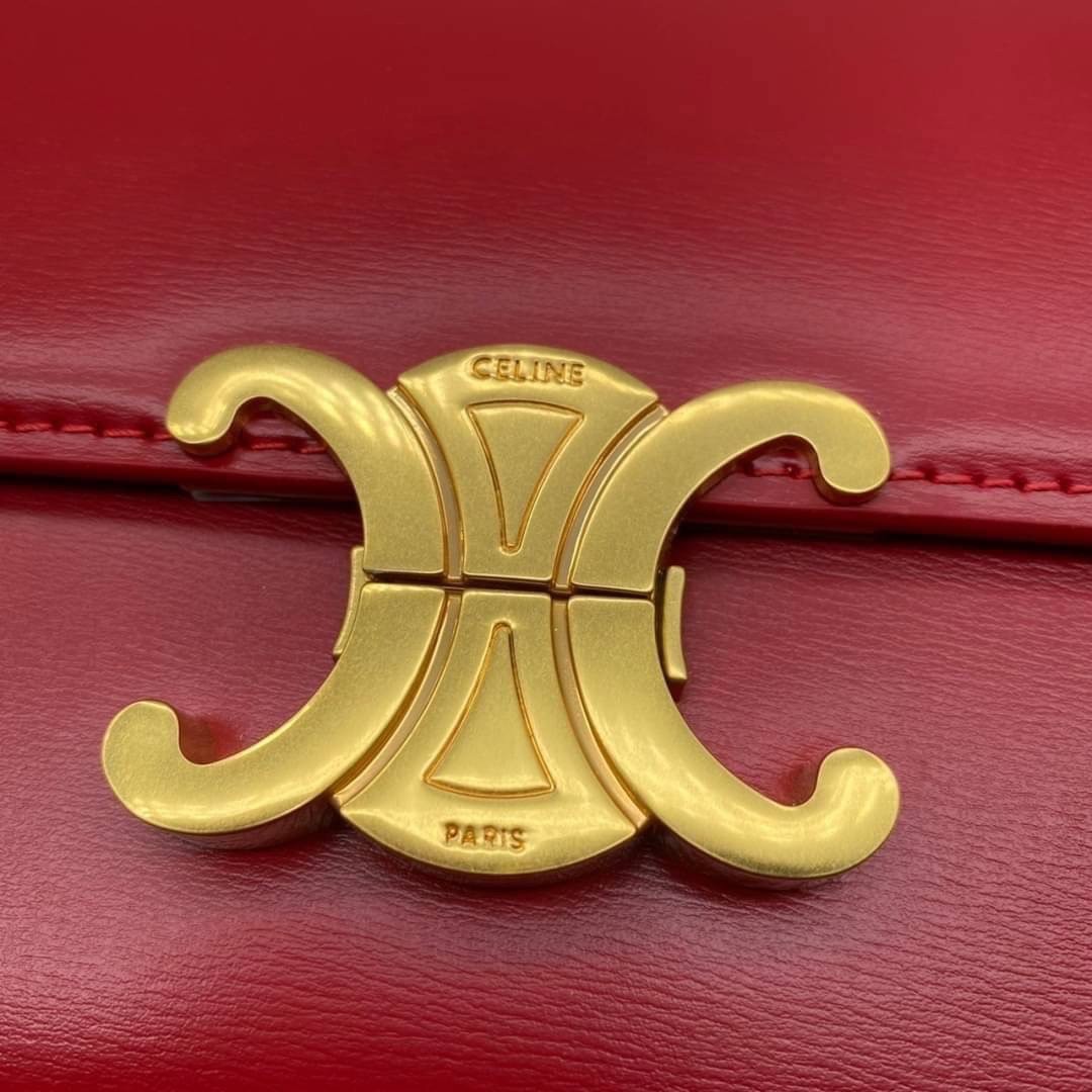 TEEN 18cm : CELINE TEEN TRIOMPHE BAG IN SHINY CALFSKIN / Celine Triomphe Bag / Celine Bag พร้อมส่ง 7 สี เกรดออริ 1:1 กระเป๋าแบรนด์หรูที่ควรมีแห่งปี รูปทรงสี่เหลี่ยมรุ่นฮอตฮิตของเหล่าดาราและเซเลบทั้งหลาย ดีไซต์เรียบหรู