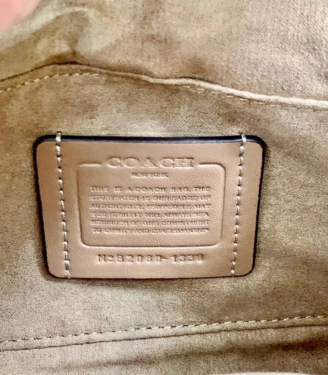 OUTLET 】COACH REMI SADDLE BAG IN COLORBLOCK ((1330)) รุ่นแนะนำ คลาสสิคน่าใช้มากๆ วัยใสๆใช้ดีค่ะ 😘 พร้อมส่งที่ไทยอีกครั้ง! กระเป๋าสะพายข้าง//ครอสบอดี้ร์//หรือทบเป็นสายคู่สะพายไหล่ได้ค่ะ แล้วแต่ชอบเลยค่ะ! วัสดุหนังแท้ ลายหนังสวยมากๆค่ะรุ่นนี้ หลงรัก