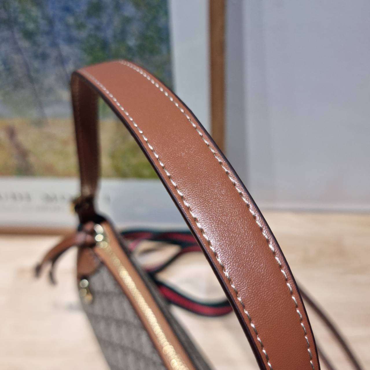 GUCCI GG emblem small shoulder bag กระเป๋าสะพายทรงพอช ขนาดน่ารักมากๆ ทรงสวยคลาสสิค เทรนด์กระเป๋าปุ๊กปิ๊กมาแรงมาก