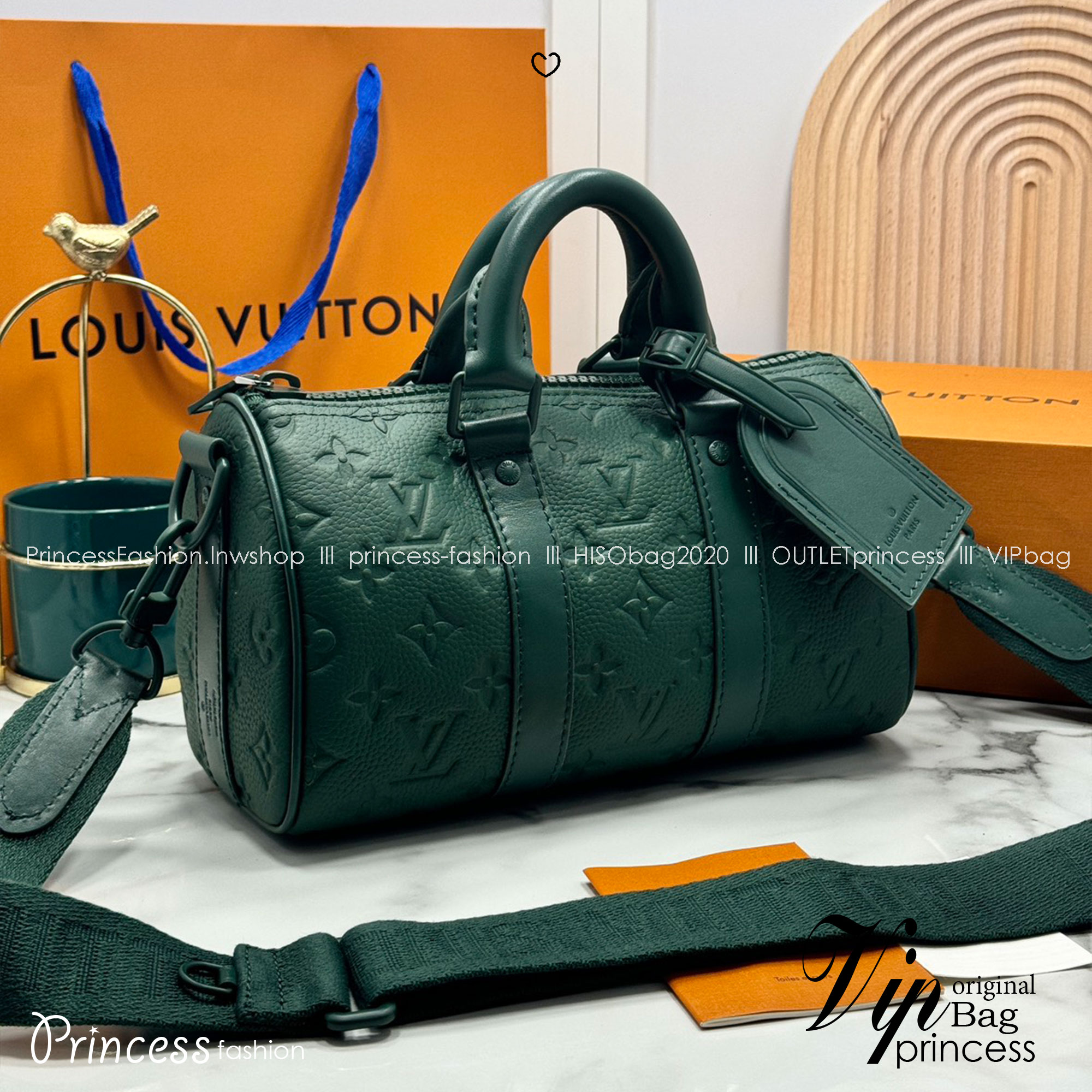 TOP ORI หนังแท้ | LV Keepall Bandoulière 25 กระเป๋าสะพายทรงหมอนสุดไอคอนิก หนังแท้ Taurillon ลายเกรน ฉลุลายโมโนแกรมสวยหรูคลาสสิก โทนสีหรูหราเข้ากันอย่างลงตัว