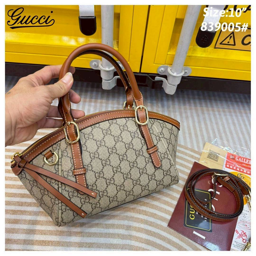 GUCCI GG Emblem small top handle bag กระเป๋าสะพายทรงโท้ทใบเล็ก ที่ขนาดกำลังสวย ใส่ของได้แบบจุกๆ