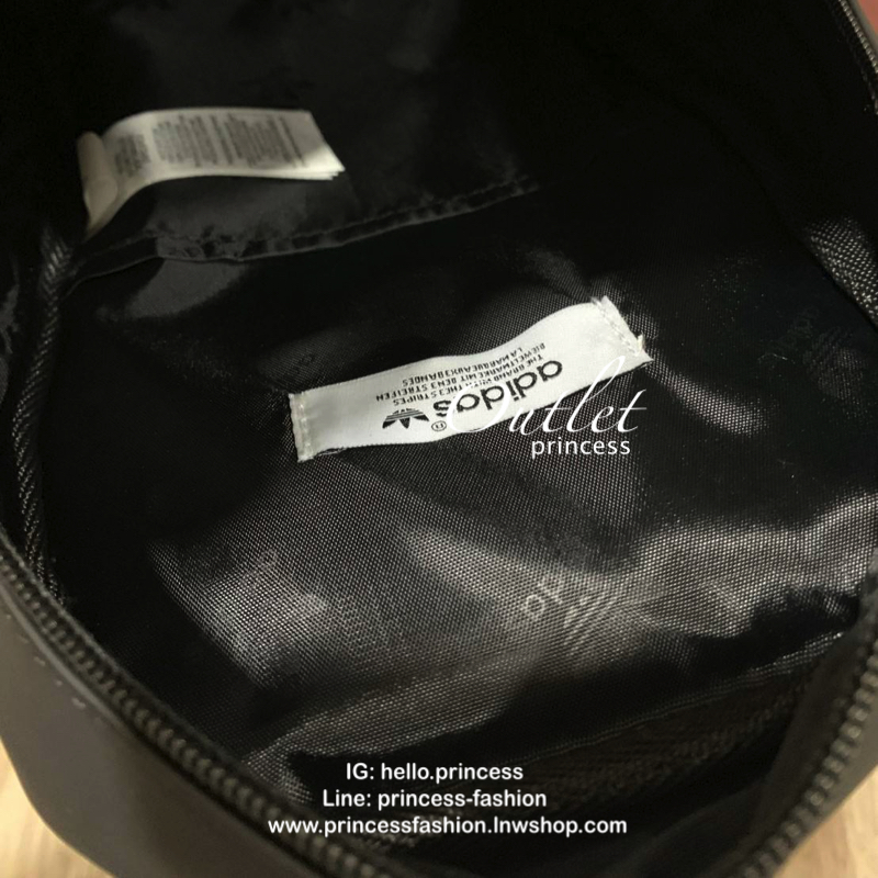 Adidas Originals 3D Mini Airline Waist Bag กระเป๋าสะพายสไตล์สปอร์ตทรงคาดอกรุ่นใหม่ดีไซน์สุดฮิตสไตล์ ISSEY MIYAKE เปิดปิดด้วยซิปคู่ปั้มโลโก้แบรนด์ ภายในสกรีนโลโก้ ช่องกว้างมีช่องใส่มินิไอแพค ใส่กระเป๋าสตางค์ยาวได้ ผลิตจากวัสดุที่โปร่ง ป้องกันการอับชื้นได้ด