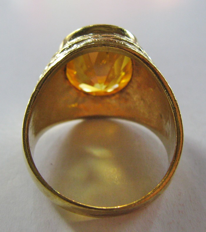 สินค้าหมดค่ะ แหวนพลอยบุษราคัมเนื้อทองเหลืองแบบใหญ่(เหมาะกับราศีพิจิก,คนเกิดปีวอก)แบบใหญ่ค่ะ