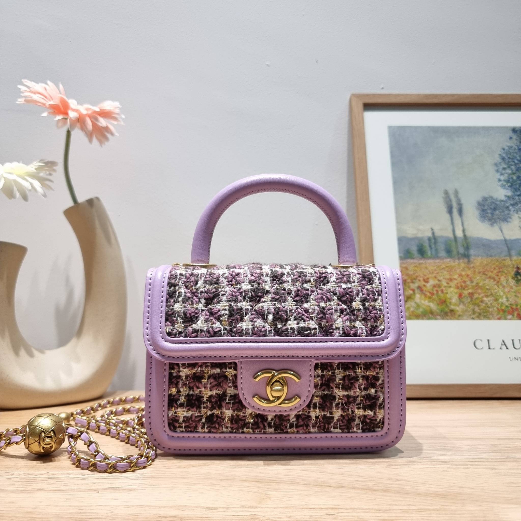 Chanel tweed mini flap bag / Chanel mini top handle กระเป๋าสะพายงานผ้าทวิตเอกลักษณ์เฉพาะของแบรนด์ งานสวยเป๊ะ มาพร้อมสายยาวถอดออกถือสวยๆเริ่ดๆ คิวท์มาก!! ดีเทลน่ารักเพียบ!!