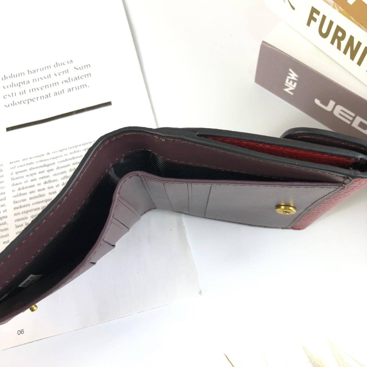 กระเป๋าสตางค์ใบสั้น COACH สามารถใช้งานได้ทั้งด้านหน้าและด้านหลัง