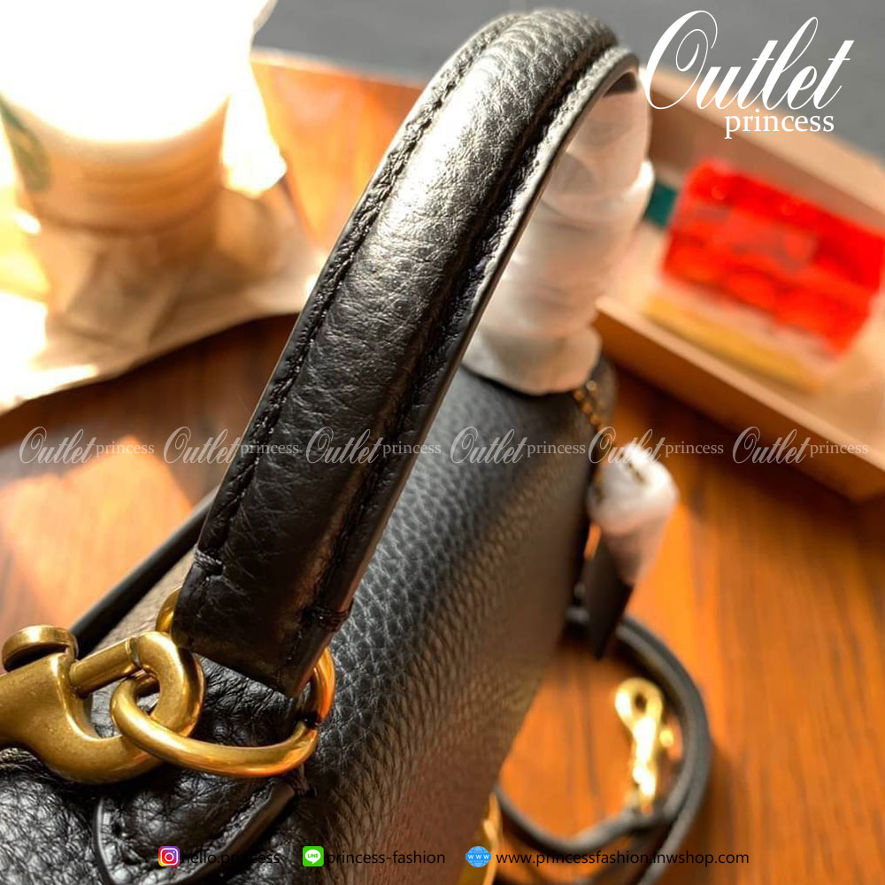 COACH TABBY TOP HANDLE 20 LEATHER BAG 💋กลับมาอีกครั้งตามคำเรียกร้องค่ะ!! กระเป๋าถือ//สะพายข้างได้ วัสดุหนังแท้อย่างดี หนึ่งใบทำหนัง2แบบได้อย่างลงตัว สวยงาม มีอะไหล่ตัวC ใหญ่ด้านหน้าโดดเด่นหรูมากๆค่ะ