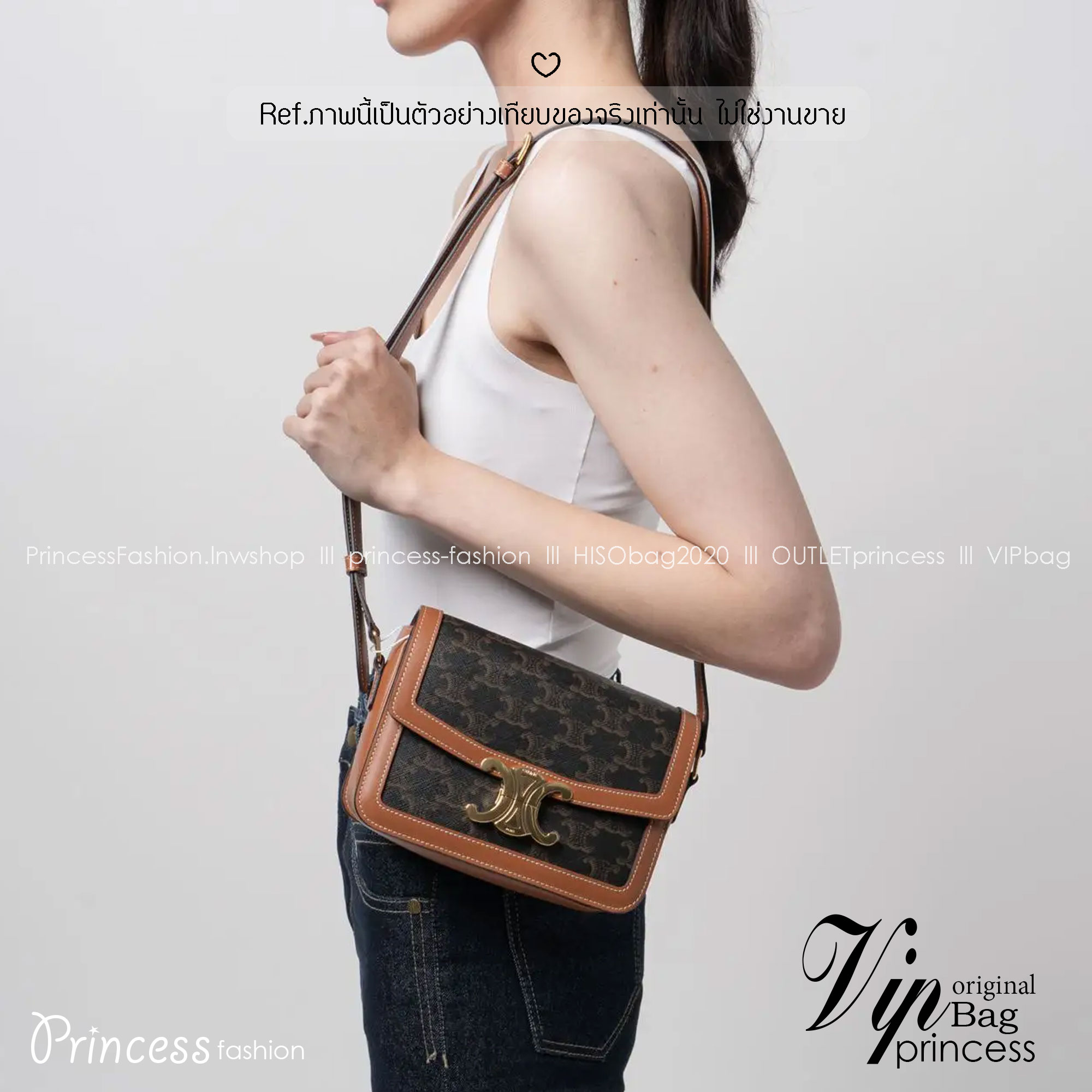 CELINE TEEN TRIOMPHE BAG in Triomphe Canvas กระเป๋าสะพายรูปทรงสี่เหลี่ยมพิมพ์ลายแบรนด์ รุ่นฮอตฮิตของเหล่าดาราและเซเลบทั้งหลาย ดีไซต์เรียบหรู สีดำคลาสสิกอะไหล่ทอง เป็นอีกใบที่เรียบหรูดูแพงที่สุดค่ะ