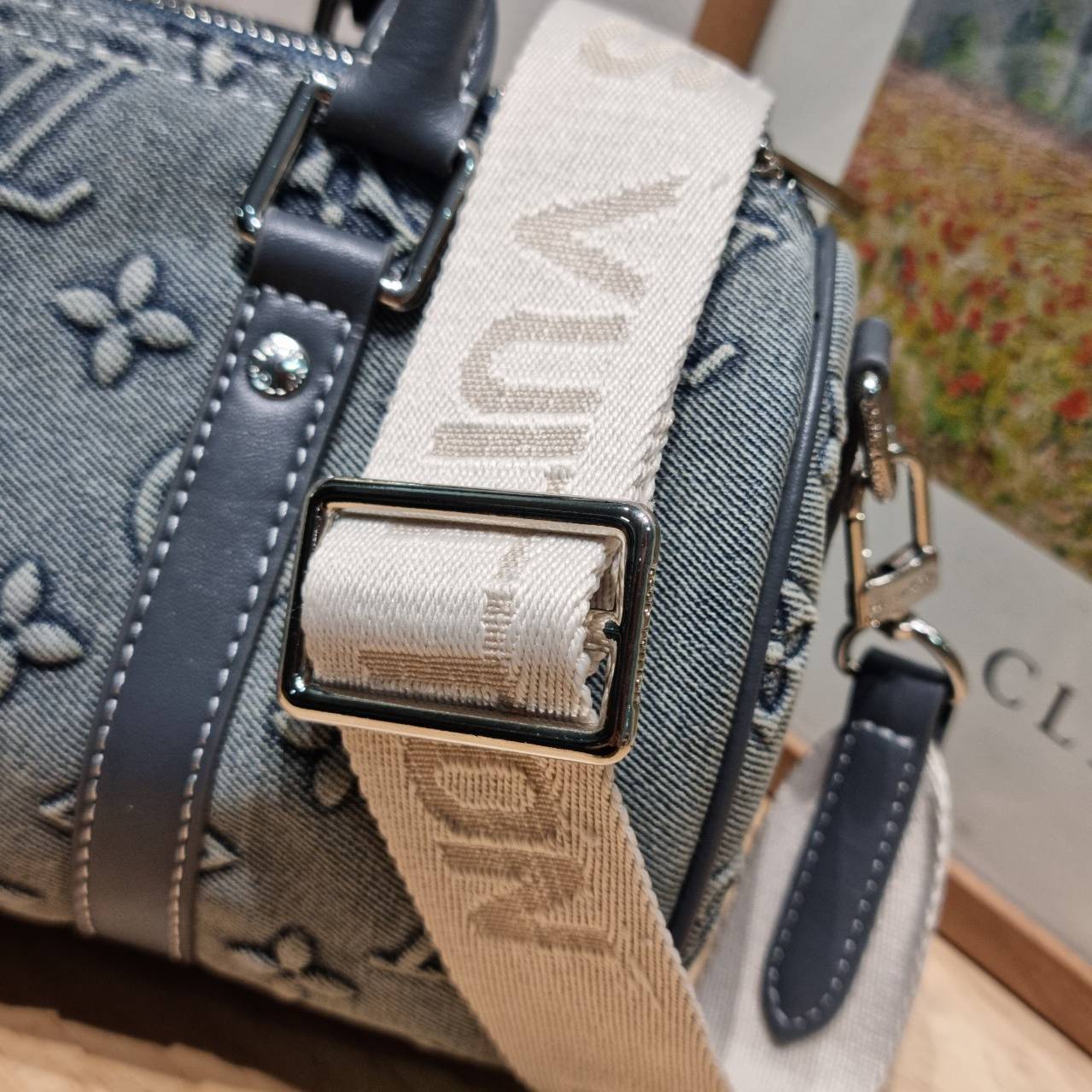 LV bandouliere 25 washed denim monogram keepall bag ใหม่ล่าสุด กับกระเป๋าทรงหมอนสุดฮิต ที่มาในรูปแบบ washed denim สวยคลาสสิค ดูแพงสุดๆ