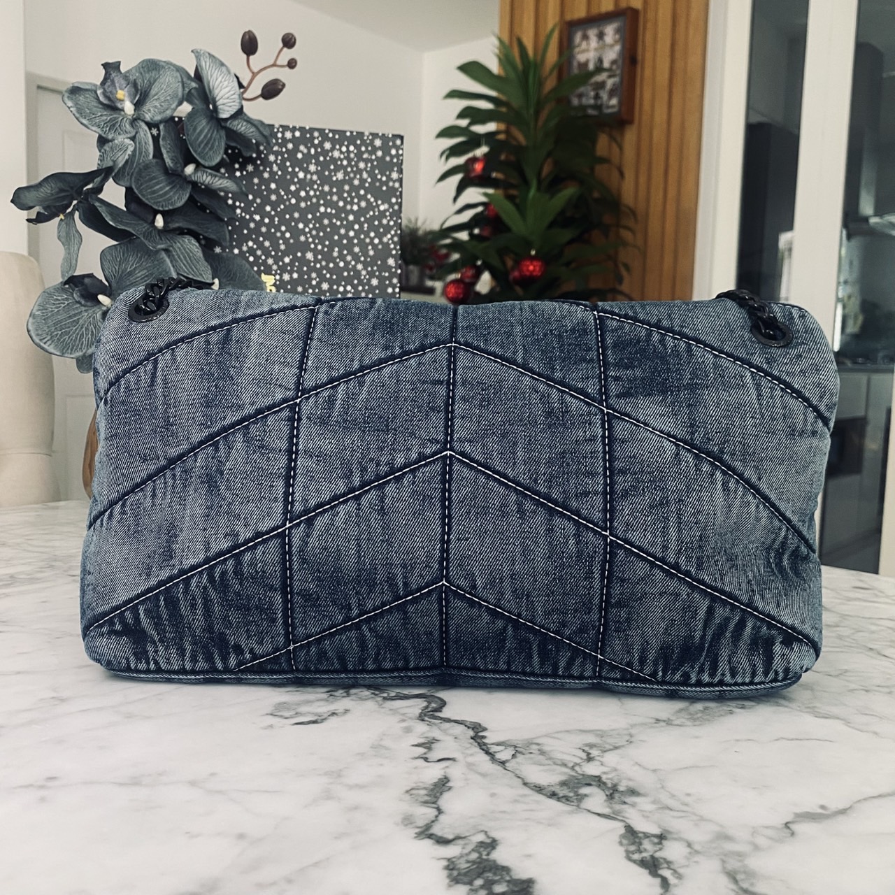 YSL Puffer denim shoulder bag กระเป๋าสะพายเดนิมฟอก สวยเท่ห์คลาสสิกลายเชฟล่อนเป็นเอกลักษณ์ รุ่นเดนิมยอดนิยม ทรงสวย ใช้ได้บ่อยไม่มีเบื่อ ดีไซน์เรียบหรู