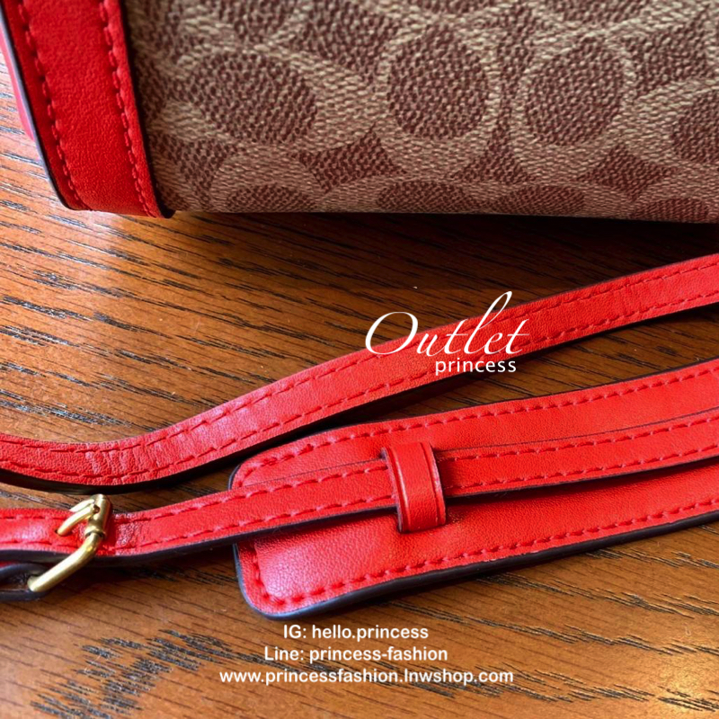 COACH TROUPE TOTE SIGNATURE CROSSBODY BAG กระเป๋าสะพายข้าง/ crossbody size mini หนังแท้ลาย C อะไหล่ทอง vintage เปิดปิดกระเป๋าแบบหมุนล็อค แม่เหล็กในตัว ภายในโล่ง ใส่ wallet สั้น มือถือทุกรุ่น ซัปในเป็นหนังกลับอย่างดี พร้อมสายสะพายถอด ปรับระดับได้ค่ะ