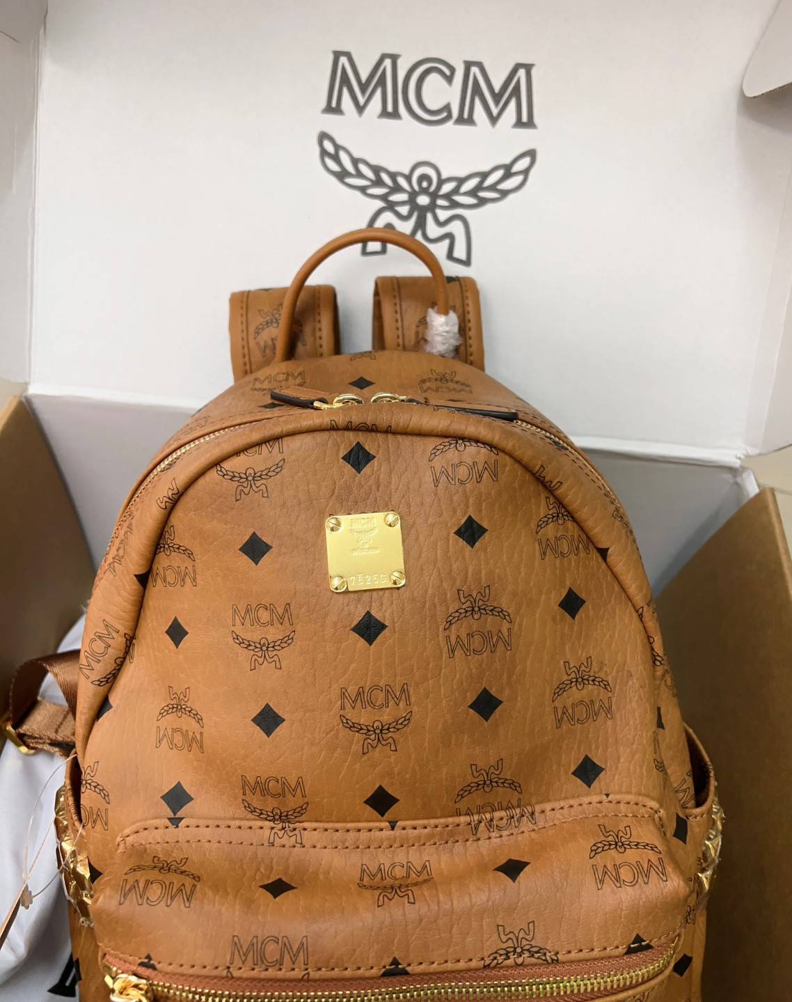 M.C.M Stark Side Studs Backpack in Visetos กระเป๋าเป้คลาสสิก รุ่นที่สามารถใช้งานได้ตลอดทั้งวันและได้ทั้งชาย/หญิง 🧡เกรดท็อปออริ เทียบแท้ 1:1 เกรดดีสุด ใช้งานต่างประเทศได้