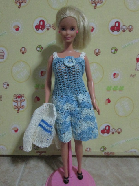 ตุ๊กตา Barbie with pretty hand knitted by Mattel (ตุ๊กตาบาร์บี้แท้มือสอง)