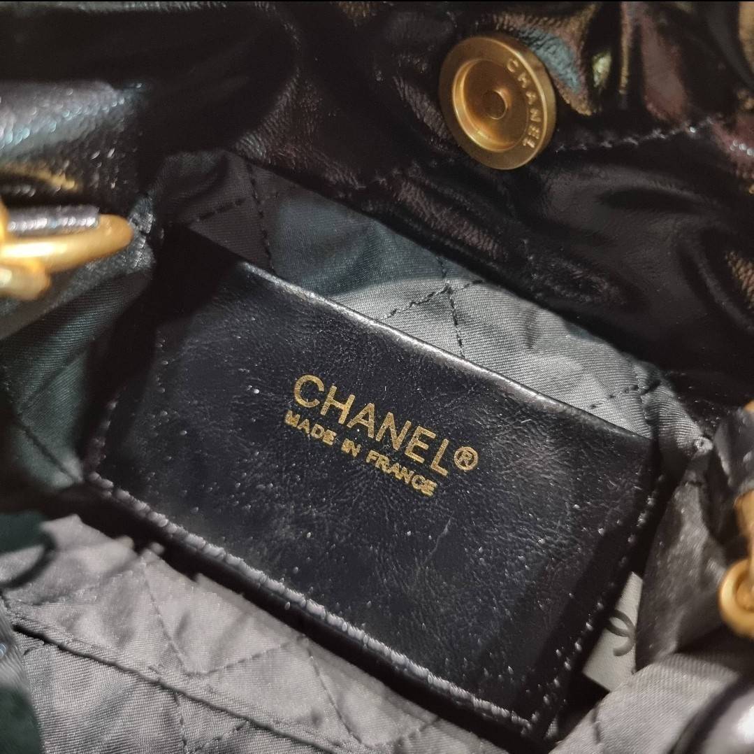 Chanel 22 mini bag / CHANEL 22 MINI HANDBAG พร้อมส่ง 4 สี กระเป๋าสะพาย ดีไซน์เรียบหรู โดดเด่นจากสายสะพายโซ่สีทอง และเหรียญโลโก้ ใช้ได้ง่ายๆไปเลยทุกโอกาส