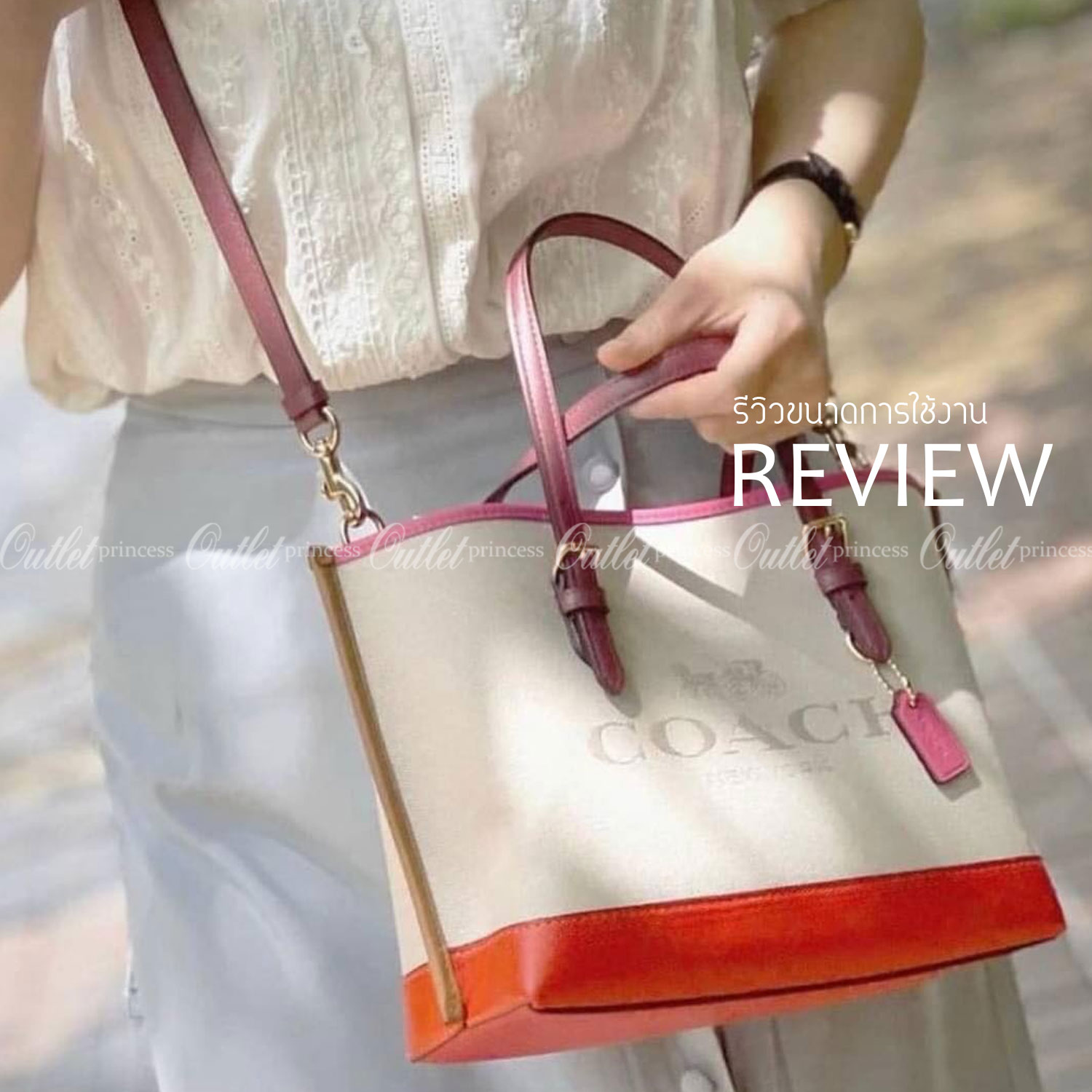 COACH C4085 MOLLIE TOTE 25 IN COLORBLOCK กระเป๋าทรงโท้ทยอดฮิต ขนาดมินิไซส์ ดีไซน์สวยคมทุกรุ่น!! ตกแต่งซิกเนเจอร์ถักทออยู่บนผ้าแคนวาส ดูโดดเด่น ภายในเป็นช่องโล่ง มีช่องซิปกลางใส่ของได้ ขนาดกำลังดีแบบใส่ของได้ครบครัน มาพร้อมสายสะพายข้าง หรือจะถือคล้องแขนเก๋