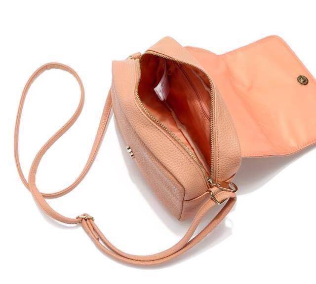 กระเป๋าสะพาย H&M รุ่น cross body bag มี 4 สี : ดำ , ชมพูนู๊ด , เหลือง , มิ้นท์