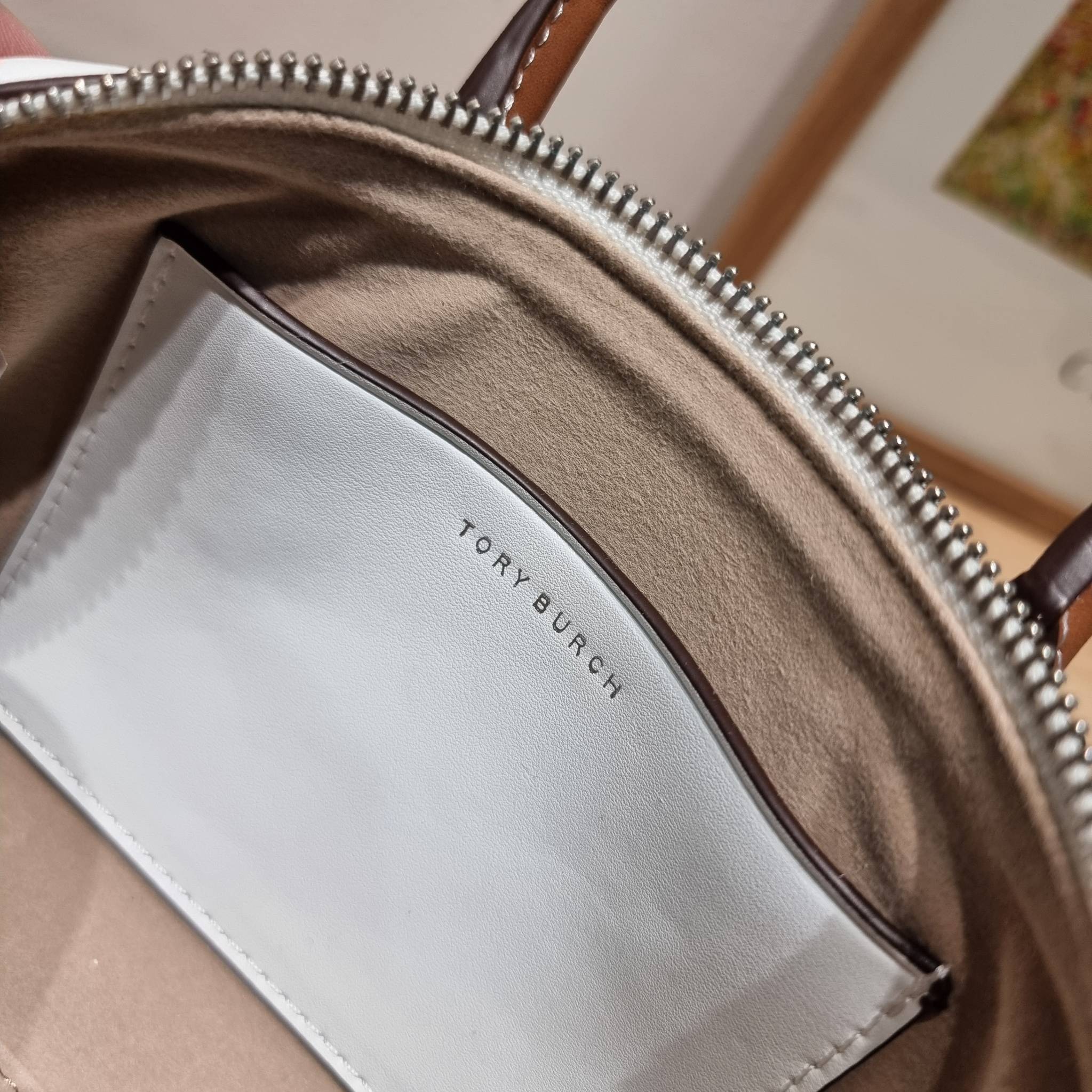 TORY BURCH Petite T Monogram Denim Barrel Bag / TORY BURCH MINI T MONOGRAM DENIM TOTE คอลเลคชั่นใหม่รับซัมเมอร์นี้ กับกระเป๋าสะพายทรงโท้ท ไซส์มินิ ดีไซน์โทนสีฟ้า สวยคม