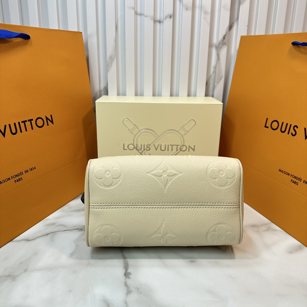 LV Speedy Bandoulière 20 Bag Monogram Empreinte Leather กระเป๋าสะพายทรงสปีดี้คลาสสิค สวยหรู กระเป๋าทรงหมอน รุ่นท็อปฮิต มีกุญแจล็อค