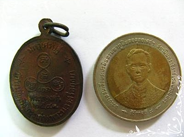 เหรียญหลวงพ่อโต รุ่น มหาเศรษฐี พระทองคำ พ.ศ.๒๕๔๐ วัดพนัญเชิง (กรุงเก่า) จ.พระนครศรีอยุธยา เนื้อทองแดง