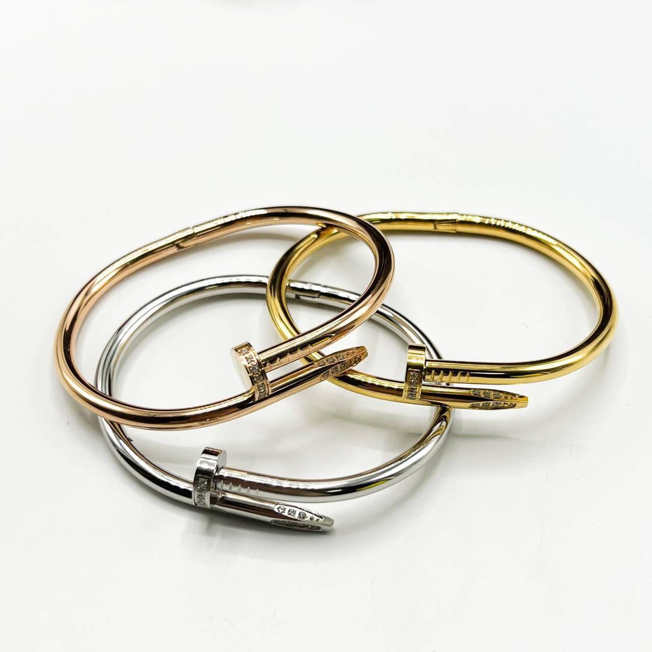 Cartier JUSTE UN CLOU BRACELET กำไลข้อมือตะปู หัวเพชร งานดีสุดเกรดออริจินิล วัสดุคุณภาพดี ไม่ลอกไม่ดำ พร้อมกล่องหนาตามแบบปั้มลายแบรนด์ ภาพสินค้าถ่ายจากงานขายจริง ใช้งานต่างประเทศได้