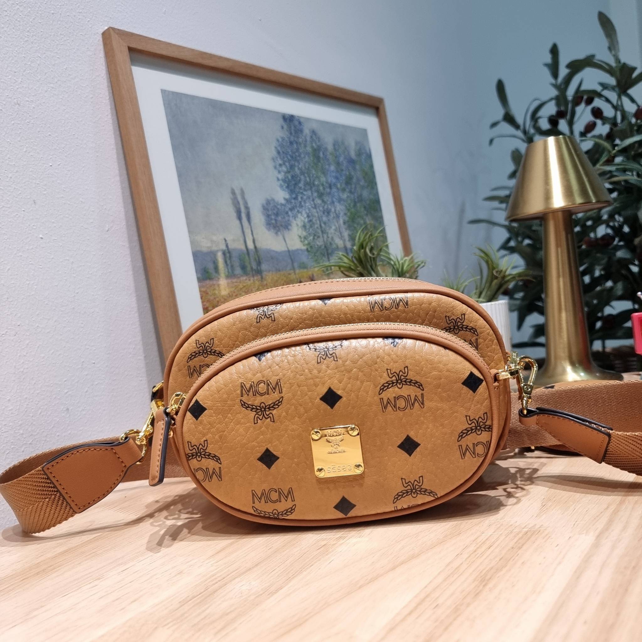 ORI | M.C.M ESSENTIAL MULTI POCHETTE BAG IN VISETOS กระเป๋าสะพายมัลติฟังก์ชั่น ดีไซน์กระเป๋าทรง pouch 3 ชิ้นสุดคุ้ม สามารถประกอบเข้าด้วย หรือแยกชิ้นใช้งานได้หมด ครบครันตอบโจทย์ทุกลุค