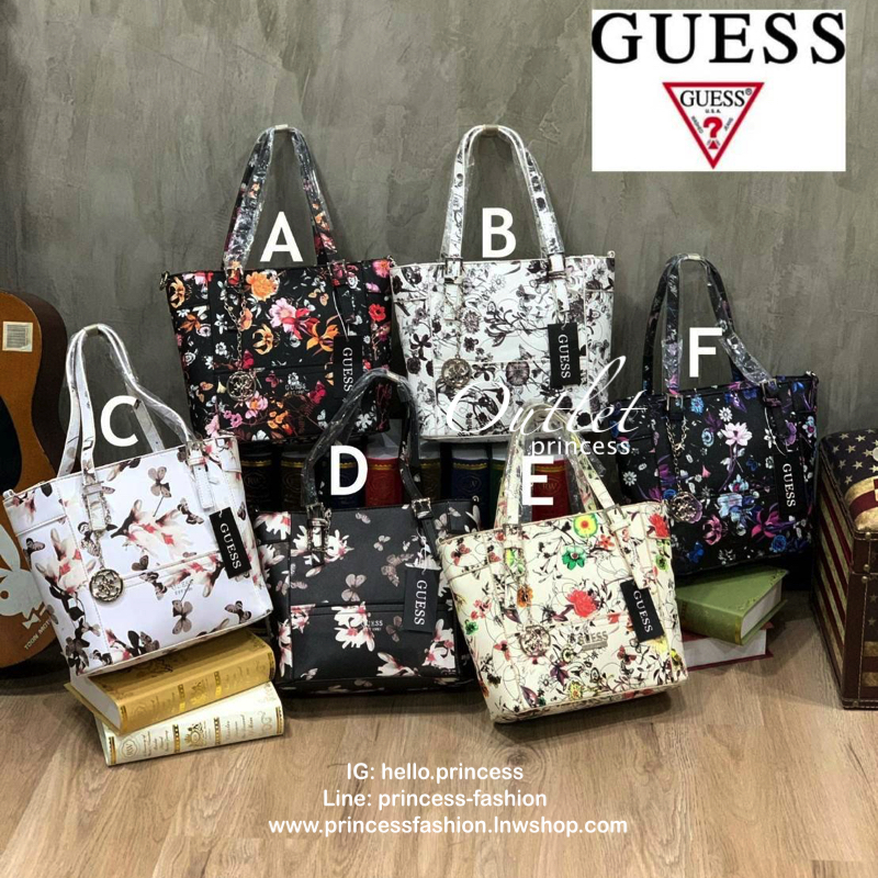 GUESS Women's Medium Floral Tote Bag กระเป๋าถือ คล้องไหล่หรือสะพาย ขนาดกลาง วัสดุหนังpu ลายดอกไม้ชนิดต่างๆรอบใบ เปิดปิดใช้งานด้วยซิปเดียวด้านบน ภายในมีกว้างใส่กระเป๋าสตาวค์ยาว มินิไอแพคได้ หูจับและสายสะพายปรับระดับได้ มาพร้อมกุญแจโลโก้guess สวยน่ารัก
