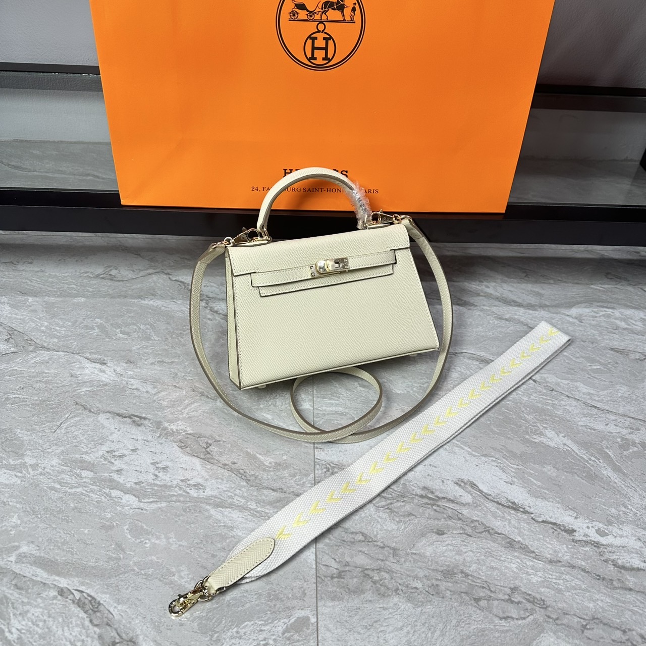 ORI หนังแท้ | Hermes Mini Kelly Pochette 20cm จิ๋วแต่แจ๋ว ราคาพุ่งยิ่งกว่าทอง พร้อมสายสปอร์ต กระเป๋าสะพายที่สุดแห่งหรูหราลัคชู นิยามของความสง่างามเหนือกาลเวลา