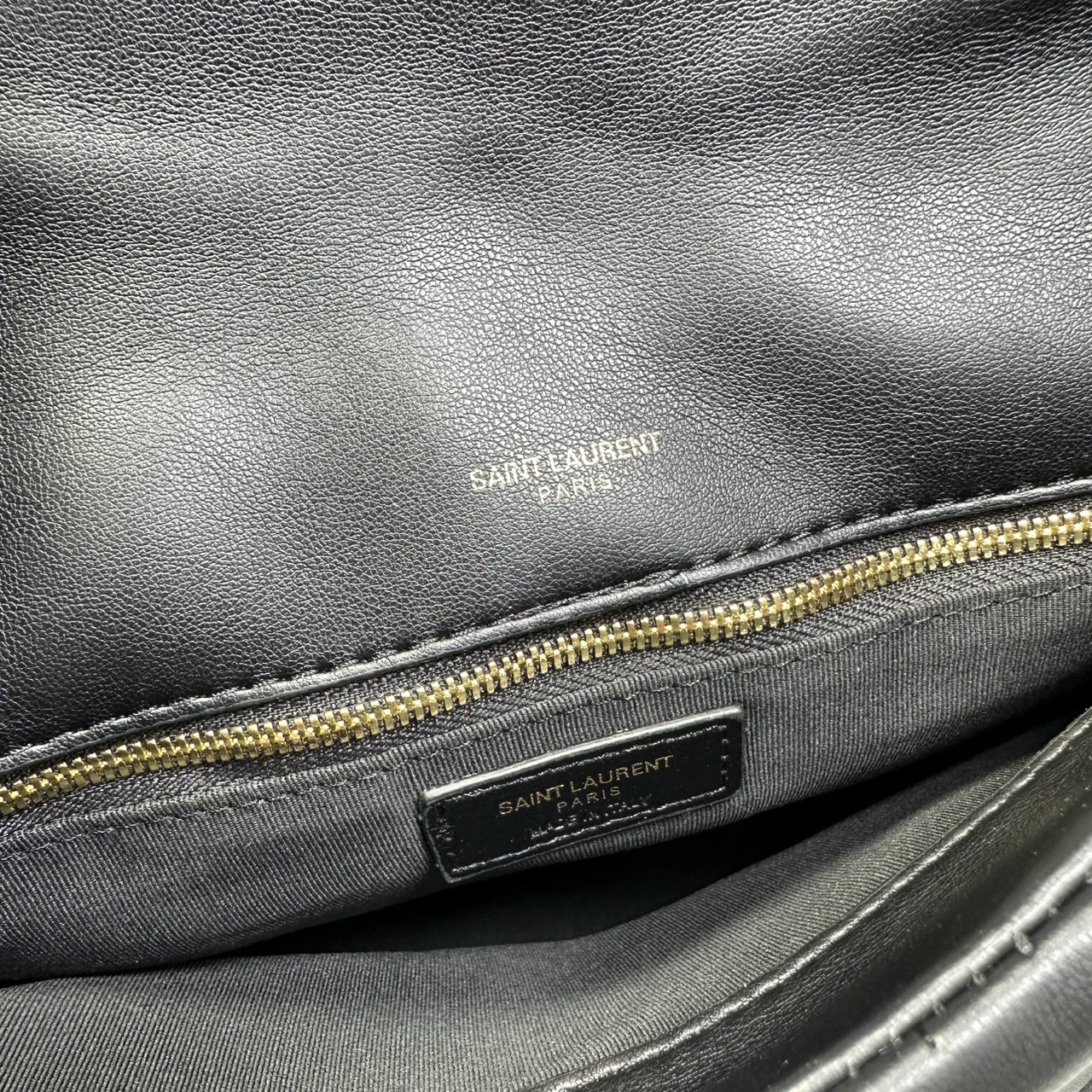 ORI หนังแท้ | 32cm YSL PUFFER Medium in Nappa leather กระเป๋าสะพายรุ่นยอดนิยม ทรงสวย ใช้ได้บ่อยไม่มีเบื่อ วัสดุหนังสัมผัสนิ่มมือ ดีไซน์เรียบหรู ดูแพง สะพายได้หลากหลาย