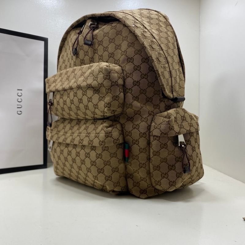 GUCCI Medium backpack with Gucci logo กระเป๋าเป้ขนาดกลาง ทรงใบใหญ่เอาใจสายจุ Best seller Unisex backpack งานผ้าแคนวาสพิมพ์ลาย GG สวยเด่นเป็นเอกลักษณ์ ใช้ได้ทั้งหนุ่มๆและสาวๆ ใบนี้คุ้มค่าราคามากๆ