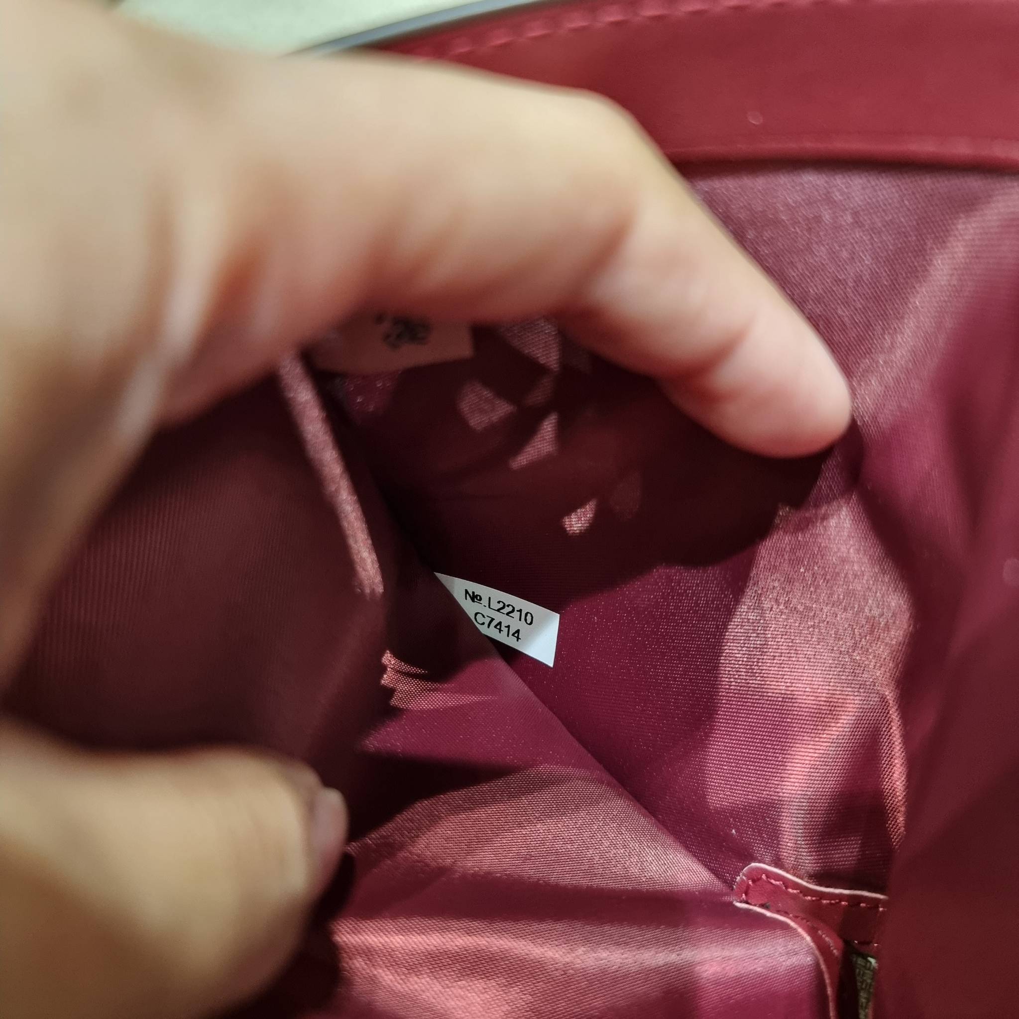 COACH C7414 MEDIUM CORNER ZIP WALLET WITH ORNAMENT PRINT คอลเลคชั่นใหม่ กระเป๋าสตางค์ใบกลาง ดีไซน์ใหม่ สุดหรู คละลายพริ้นท์เต็มใบ น่าใช้ไปอีก วัสดุหนังแคนวาสเคลือบลาย ภายในมีช่องใส่บัตร ใส่ธนบัตรได้ครบ และมีช่องซิปแยก ใบจริงสวยมากๆ แนะนำจ้า ราคาสุดคุ้มครบ