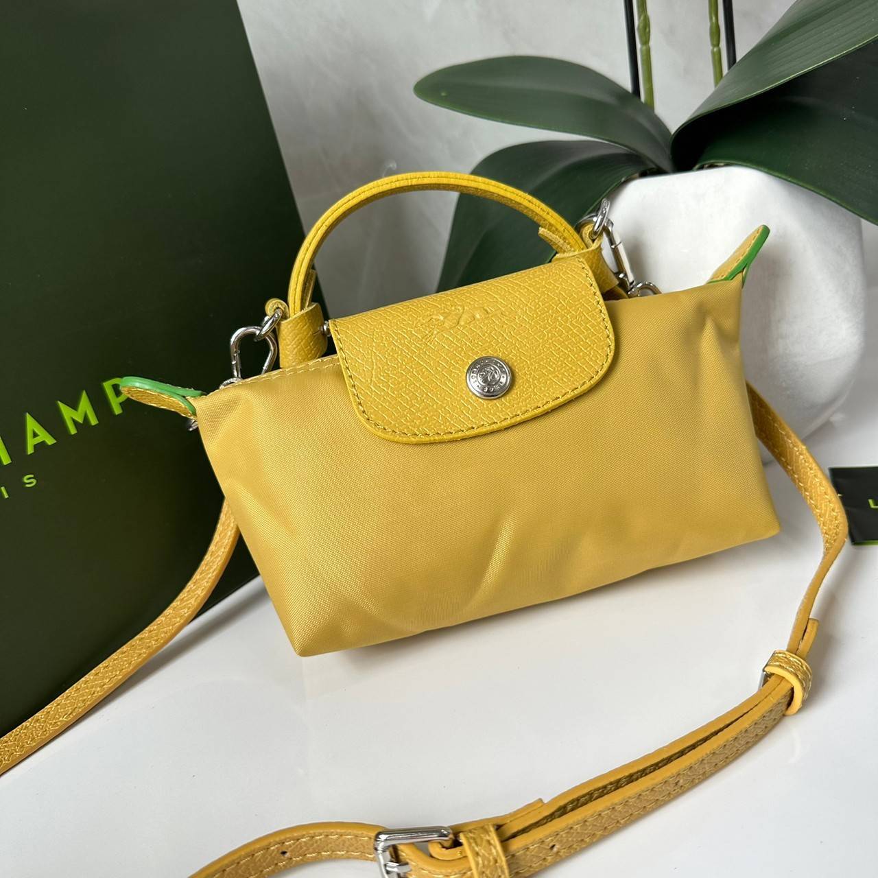 LONGCHAMP LE PLIAGE ORIGINAL Pouch with handle กระเป๋าใบเล็กขนาดกระทัดเหมาะกับใส่ของจำเป็นจุกจิก