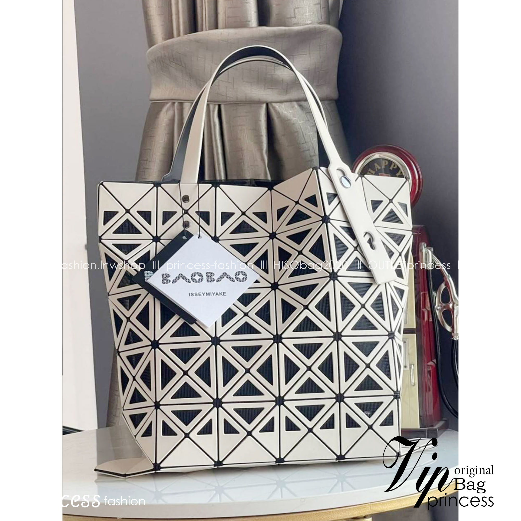 Baobao issey miyake frame tote 6x6 / MIYAKE Frame Mesh Tote Bag กระเป๋าที่มองทะลุได้เหมือนตะกร้าและให้ความรู้สึกสดชื่น