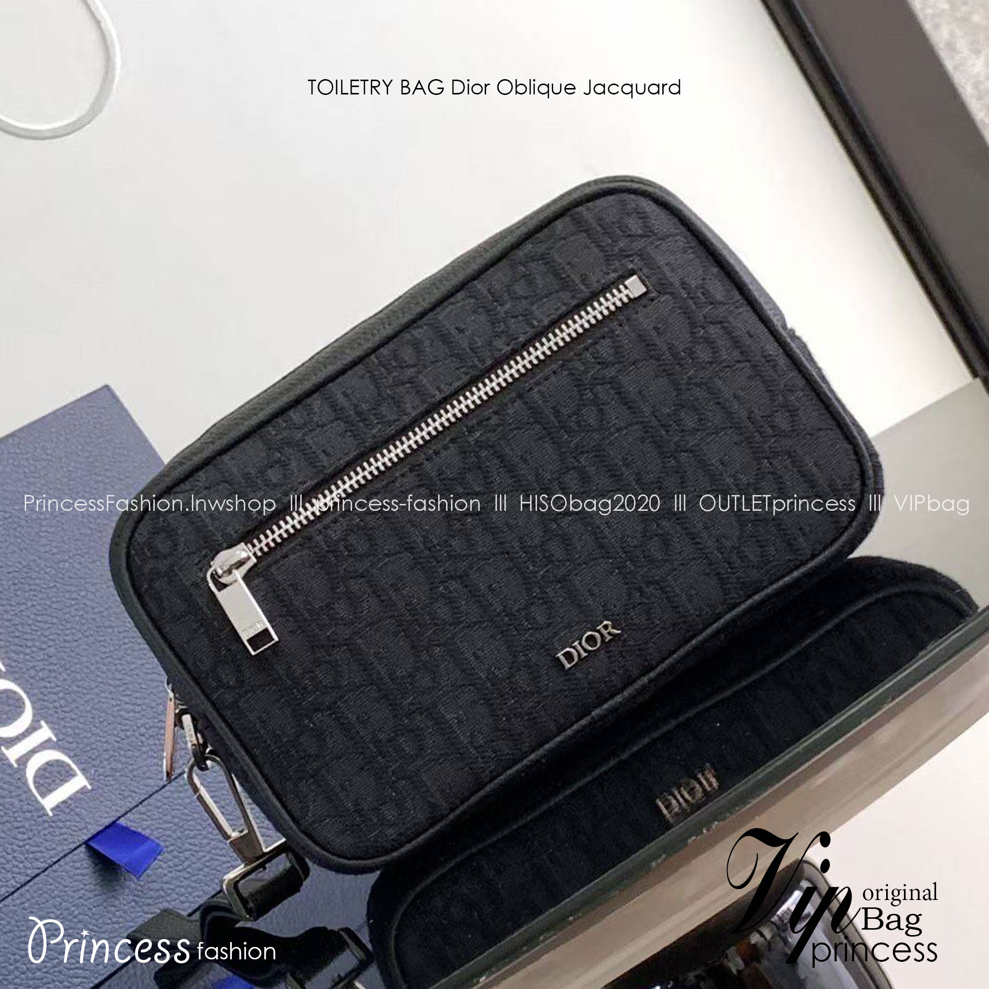 DIOR TOILETRY BAG Oblique Jacquard / Dior Toiletry Handbag พร้อมส่ง กระเป๋าถือมีสายคล้องมือ สวยหรูหราเป็นเอกลักษณ์แบรนด์ **สินค้าเกรดท็อปออริจินอล 1:1 สลับแท้ เกรดดีสุด ใช้งานต่างประเทศได้