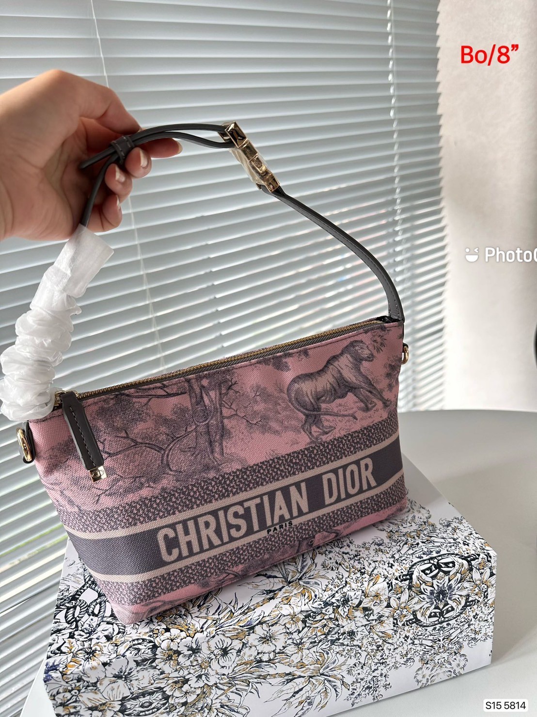 DIORTRAVEL NOMAD POUCH / DIOR POUCH BAG พร้อมส่ง กระเป๋าคลัทช์ทรงพอช สีใหม่ชมพูโทนหวาน ลวดลายคงความหรู ไซส์พกพาที่สามารถใช้ได้ทุกที่ทุกโอกาส