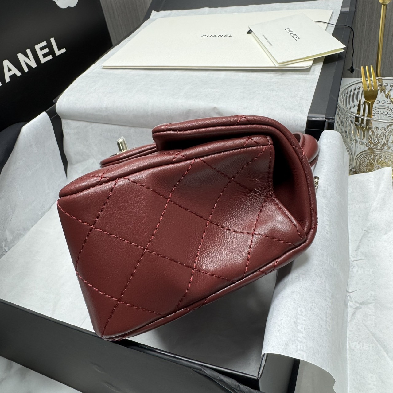 ORI | หนังแท้ Chanel Mini Classic Handbag With Top Handle กระเป๋าสะพายรุ่นคลาสสิกพร้อมหูจับถนัดมือ สวยเรียบหรู 🤍 สินค้าเกรดออริจินอล เทียบแท้